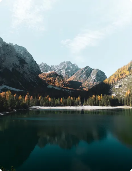 Mountain lake with autumn trees